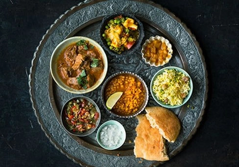 Indische Küche_5331_KVI_Thali-verschiedene-Schüsseln