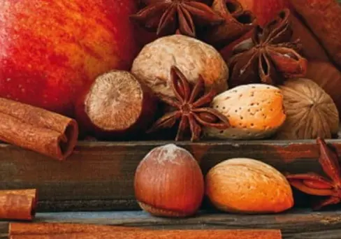 Adventszeit: Nüsse, Apfel, Zimt