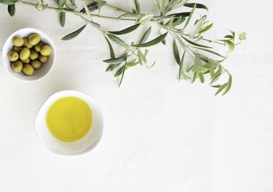 Olivenzweig, Oliven und Olivenöl